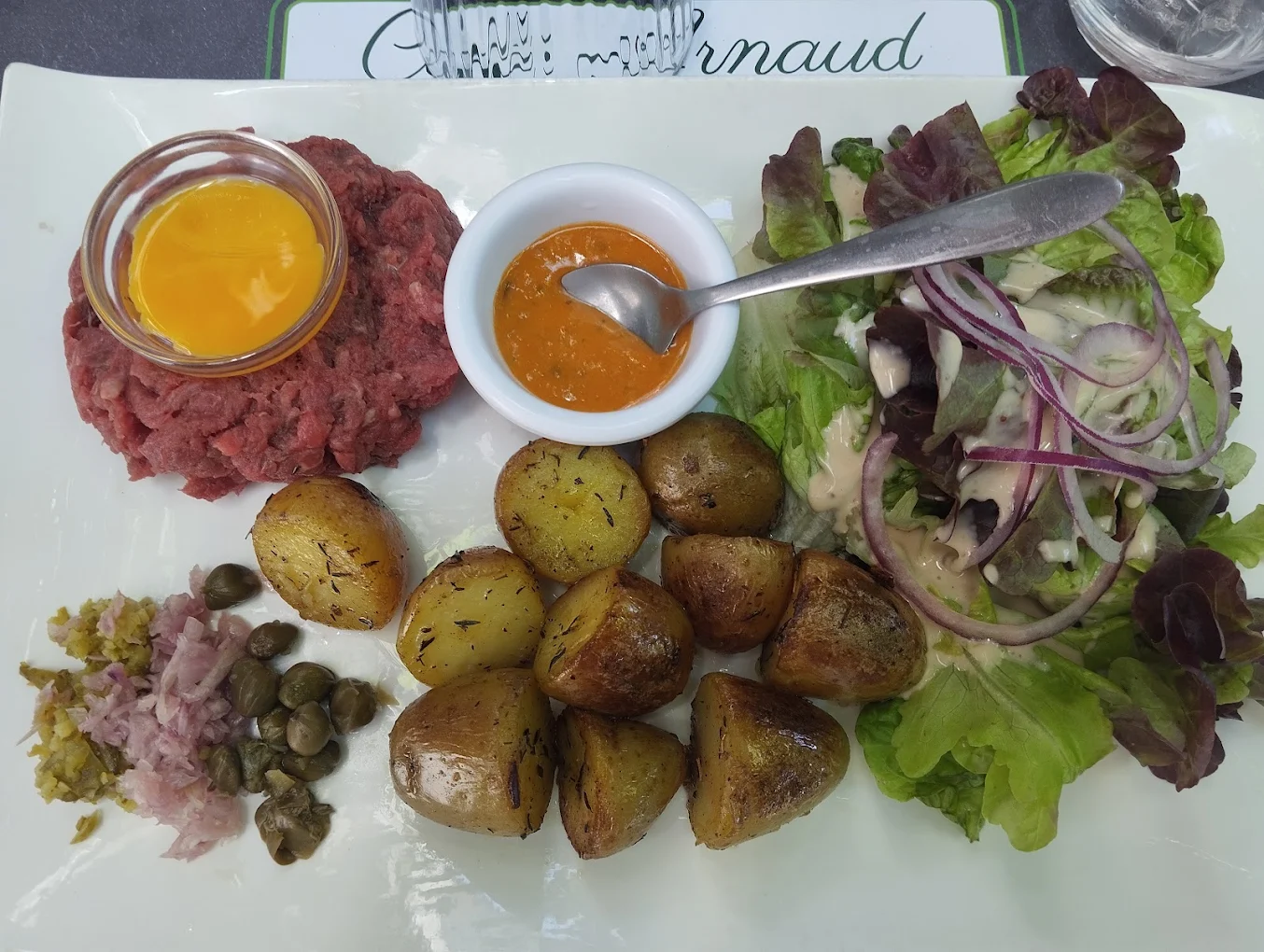 Tartare de bœuf et pommes de terre au thym du Café Arnaud