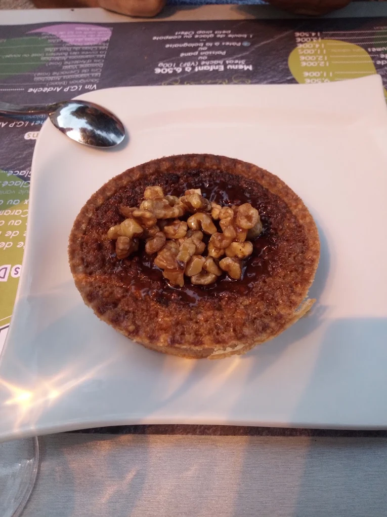 Tarte aux noix d'Ardèche, dessert maison du Café Arnaud